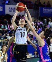 강이슬 ‘쏘면 들어간다~’