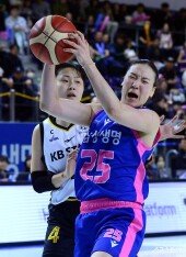 배혜윤, 리바운드는 내 차지~