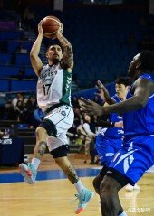 알바노, 유연한 슈팅