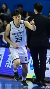 박인웅, 추격의 3점슛