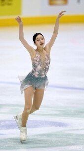 신지아, 우아한 연기