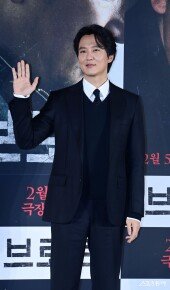 김남길, 조각 같은 미소