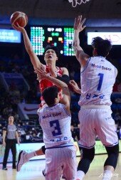 안영준 ‘코트를 날아서’