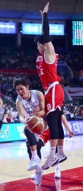 안세영 ‘낮게 패스’