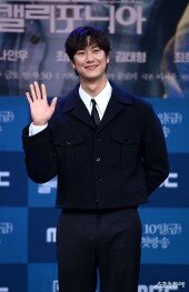 나인우 ‘하나읍 최고의 짐승남’