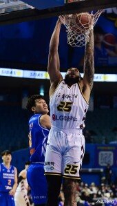 그리핀, KBL 데뷔전 첫 득점 올린 덩크