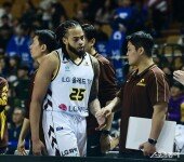KBL 데뷔 첫 경기에 5반칙 퇴장당하는 그리핀
