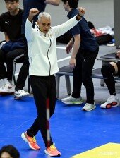 주먹 불끈 KB손해보험 레오나르도 아폰소 신임 감독!