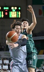 이우석 ‘내가 잡아야해’