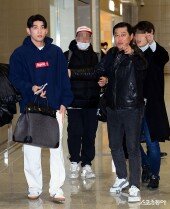 아버지 이종범의 배웅을 받으며 출국하는 이정후!