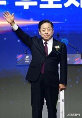 인사하는 김용주 후보자