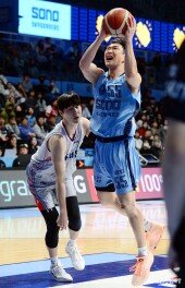 김진유, 과감한 골밑슛!