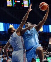 번즈 ‘골밑의 무법자~’