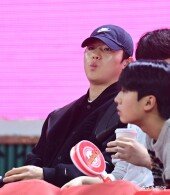 김도영, 스프링캠프 전 농구 관람 왔어요