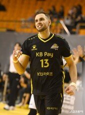 비예나 ‘주먹 불끈’