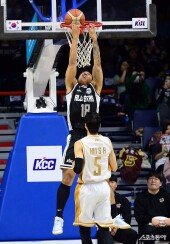 구탕, 작은 키로 호쾌한 덩크!