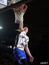 손준, 호쾌한 덩크