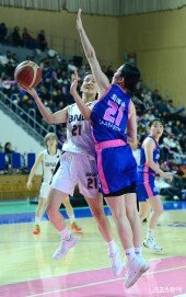 이이지마 사키 ‘날았다’