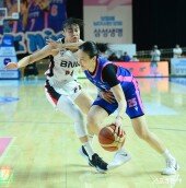 김소니아 ‘턱 가격당했다’