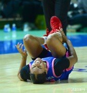 발목 부상 당한 키아나 스미스