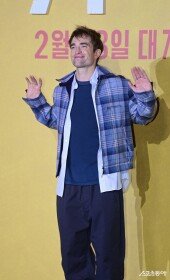 로버트 패틴슨, 기분 좋은 미소