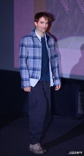 로버트 패틴슨, 수줍은 등장