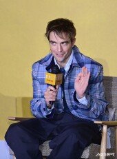 로버트 패틴슨, 수줍은 한국어 인사