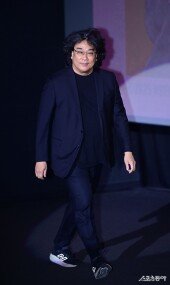 신작 ‘미키 17’로 돌아온 봉준호 감독