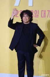 봉준호 감독, ‘미키 17’로 인사드려요
