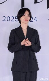 송혜교, 손이 시려워요