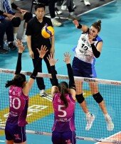 빅토리아 ‘파워 넘치는 스파이크’