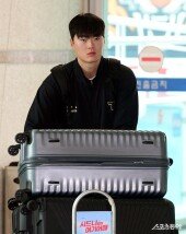 박민, 전지훈련 떠나는 진지한 모습