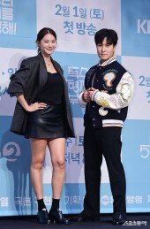 유인영-김동완, 힙한 포토타임