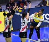 모마, 블로커를 뚫는 강공