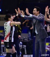 고희진 감독, 12연승의 짜릿한 포효