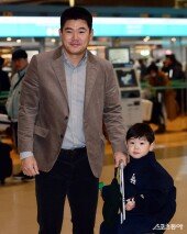 노경은, 귀여운 아들의 배웅 받으며 전지훈련 출발!