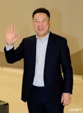 나 홀로 출국 박진만 감독 ‘환한 미소’