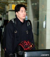 전지훈련 떠나는 정해영 ‘소중한 글러브와 함께~’