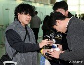 독특한 헤어스탈일 김선빈 ‘친절한 사인’