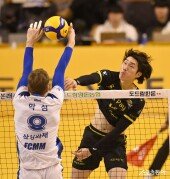 황경민 ‘손과 손 사이로’