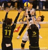 이시몬 ‘온 힘을 모아’