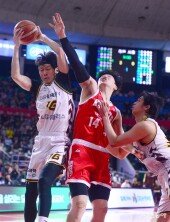 정인덕 ‘리바운드 성공’