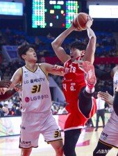 오세근 ‘하이킥 리바운드’