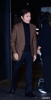 이병헌, 그 눈빛으로 등장