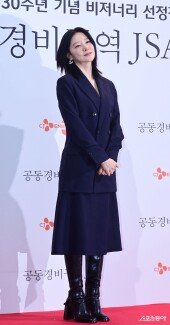 이영애, 머리만 날려도 반짝