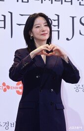 이영애, 팬심 녹이는 하트