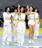 코트를 뜨겁게 달군 치어리더!