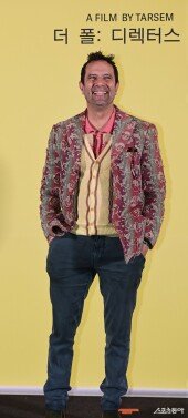 타셈 감독, 동화 같은 웃음