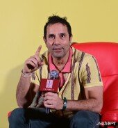 타셈 감독, 16만에 재개봉한 ‘더 폴’