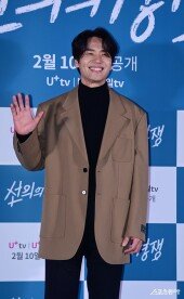 김태훈, 시원한 미소